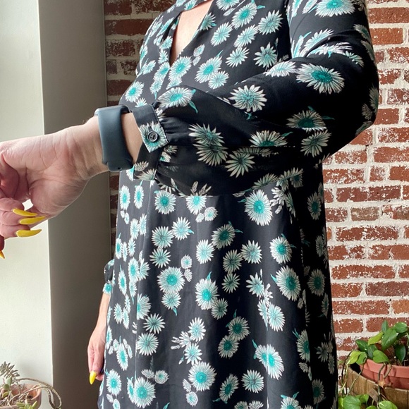 Express floral key hole dress - Picture 3 of 8